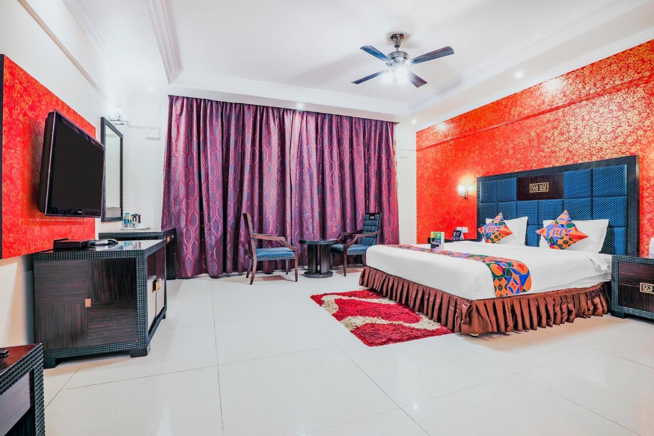 Fabhotel Royal Mirage With Pool & Gym - Nr Candolim